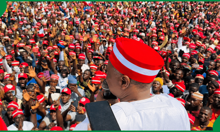 Former Kano State Governor, Rabiu Kwankwaso and his supporters